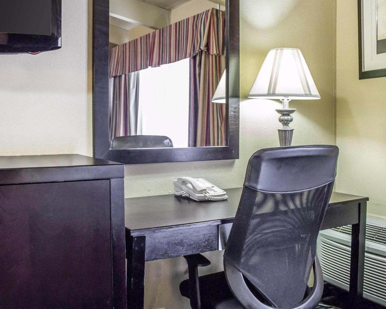 Lodge Econo Clarks Summit