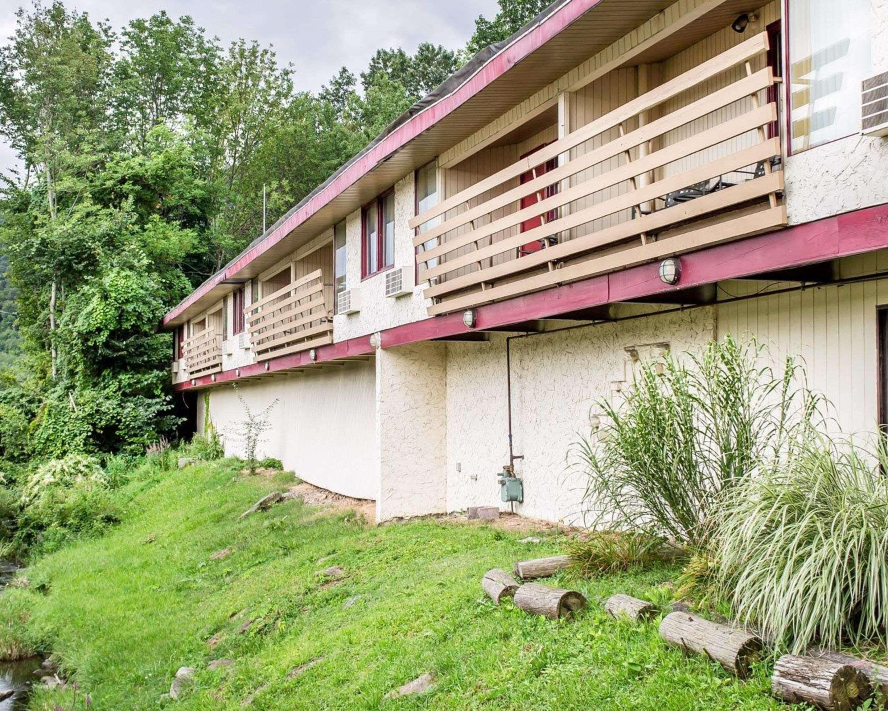 Lodge Econo Summit - Scranton Clarks Summit