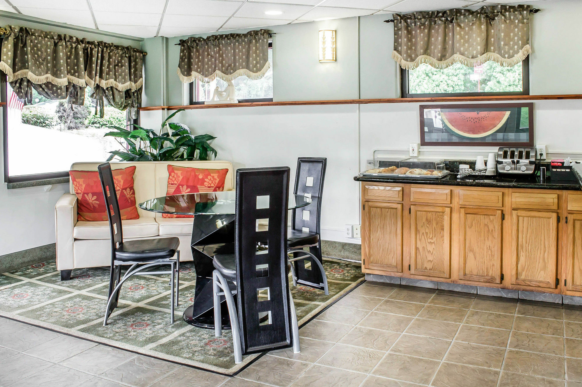 Lodge Econo Summit - Scranton Clarks Summit